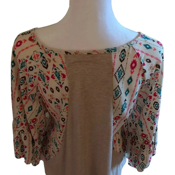 Boho Chic Beige Top with Floral Sleeves - Perfect for Spring & Summer! - Picture 11 of 15